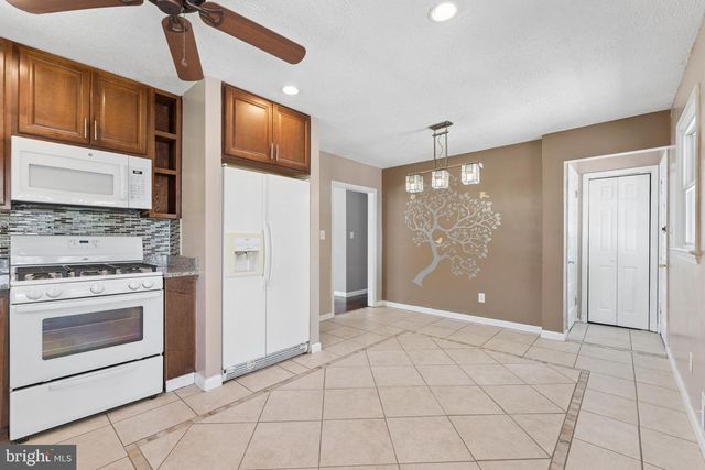 8816 SAUNDERS LN, Lanham, MD 20706