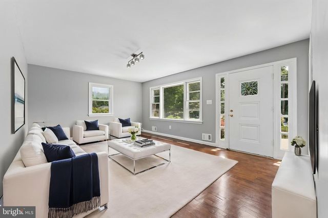 8816 SAUNDERS LN, Lanham, MD 20706