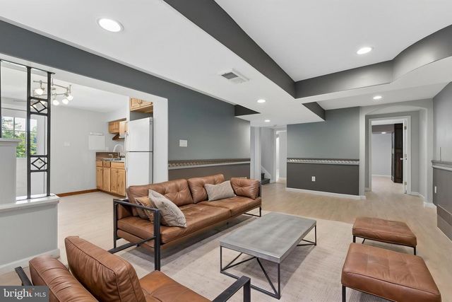 8816 SAUNDERS LN, Lanham, MD 20706