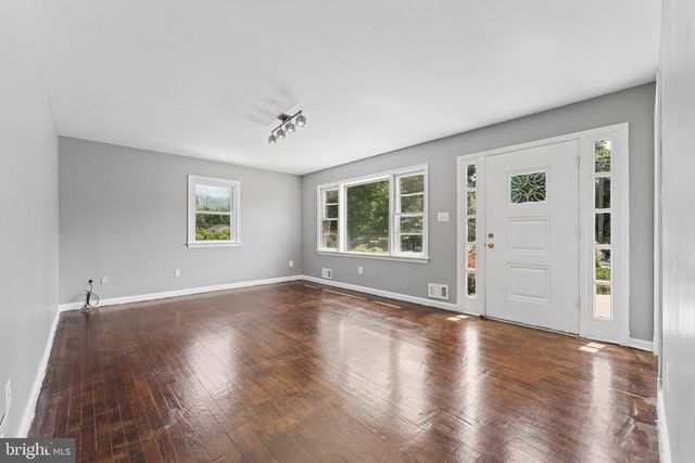 8816 SAUNDERS LN, Lanham, MD 20706