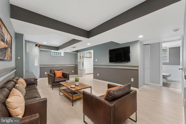 8816 SAUNDERS LN, Lanham, MD 20706