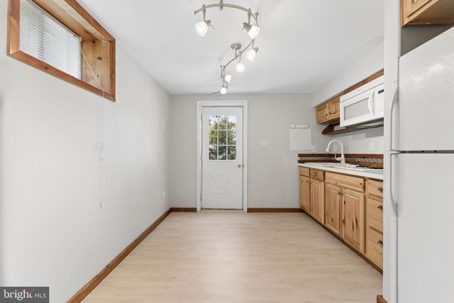 8816 SAUNDERS LN, Lanham, MD 20706