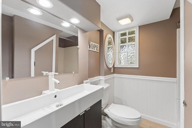 8816 SAUNDERS LN, Lanham, MD 20706