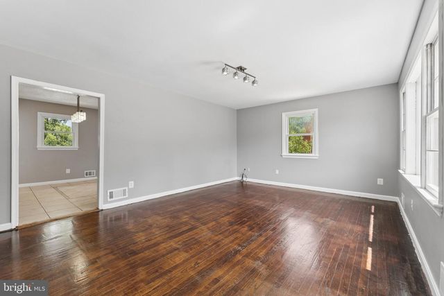 8816 SAUNDERS LN, Lanham, MD 20706