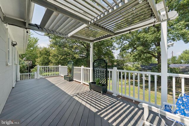 8816 SAUNDERS LN, Lanham, MD 20706