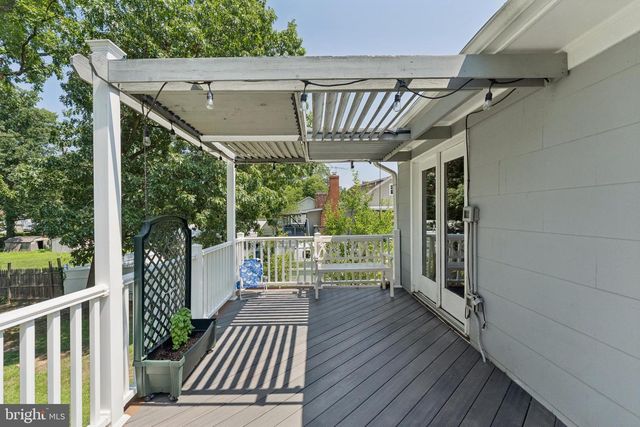 8816 SAUNDERS LN, Lanham, MD 20706