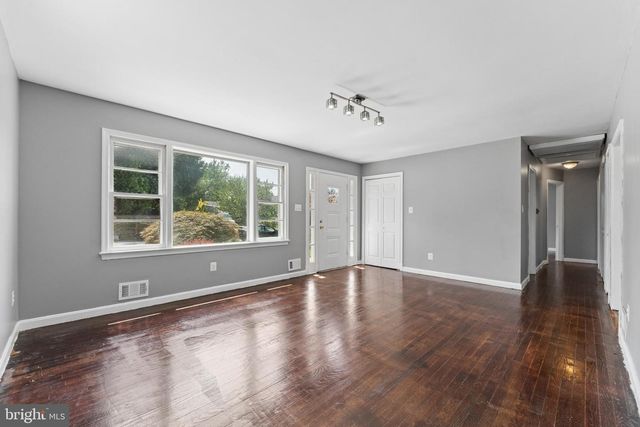 8816 SAUNDERS LN, Lanham, MD 20706