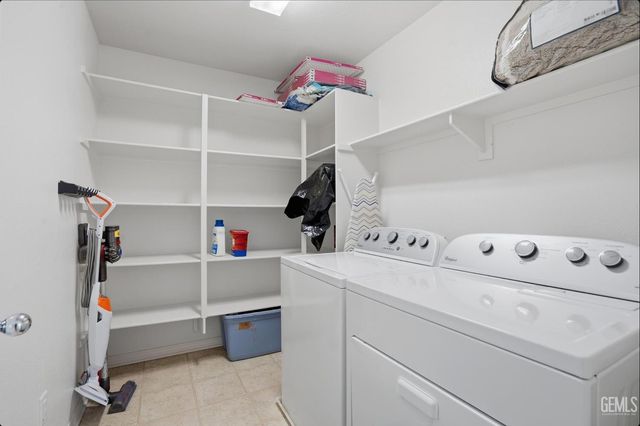 5406 Mensen Drive, Bakersfield, CA 93313