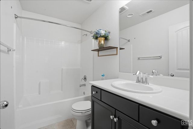 5406 Mensen Drive, Bakersfield, CA 93313