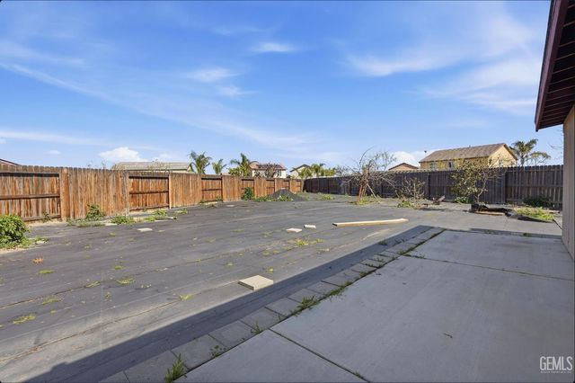 5406 Mensen Drive, Bakersfield, CA 93313