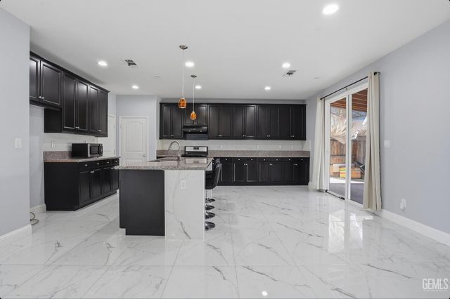 5406 Mensen Drive, Bakersfield, CA 93313