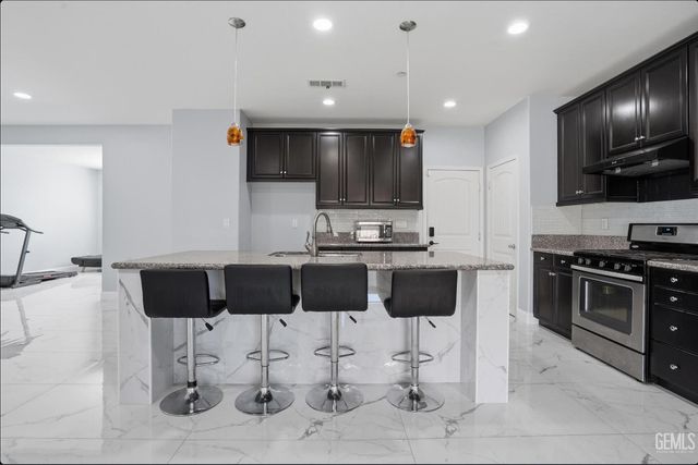 5406 Mensen Drive, Bakersfield, CA 93313