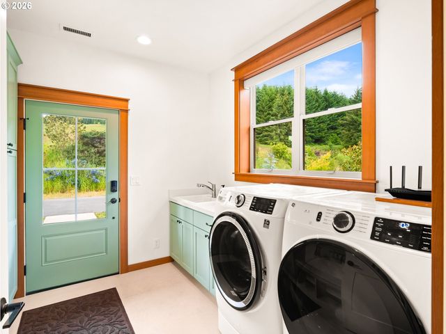 3926 COHO Cir, Forest Grove, OR 97116
