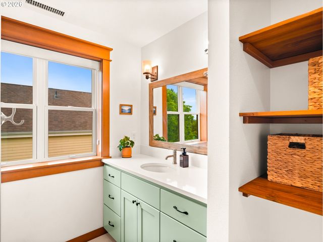 3926 COHO Cir, Forest Grove, OR 97116