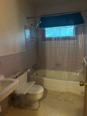 3737 N Walrond Avenue, Kansas City, MO 64117