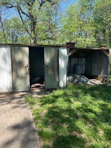 3737 N Walrond Avenue, Kansas City, MO 64117