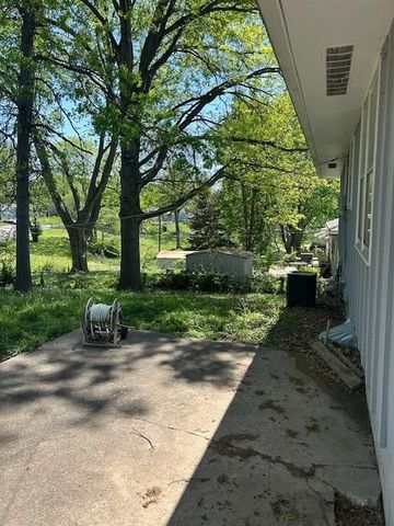 3737 N Walrond Avenue, Kansas City, MO 64117