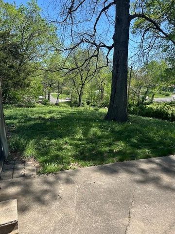 3737 N Walrond Avenue, Kansas City, MO 64117