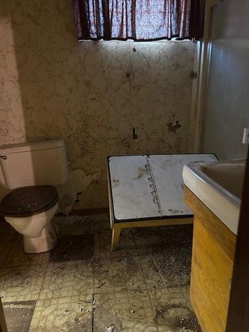 3737 N Walrond Avenue, Kansas City, MO 64117