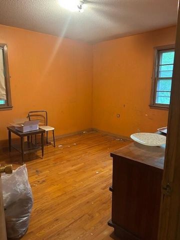 3737 N Walrond Avenue, Kansas City, MO 64117