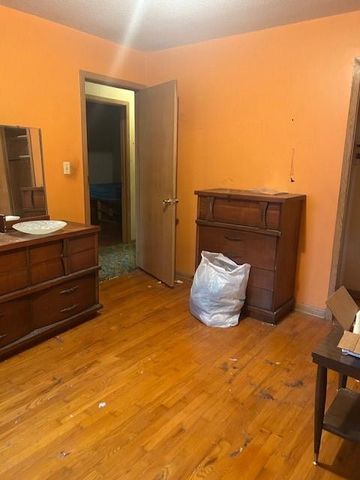 3737 N Walrond Avenue, Kansas City, MO 64117