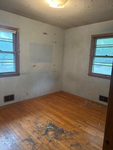 3737 N Walrond Avenue, Kansas City, MO 64117