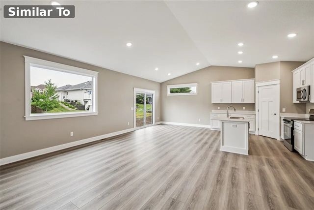 565 NW Georgetown Drive, Waukee, IA 50263