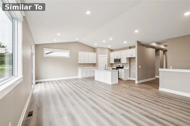 565 NW Georgetown Drive, Waukee, IA 50263