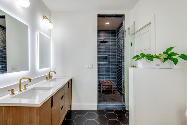 5400 Worth Street, Dallas, TX 75214