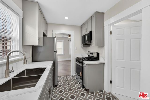 5008 S Wilton Place, Los Angeles, CA 90062