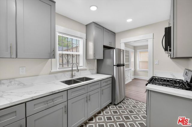 5008 S Wilton Place, Los Angeles, CA 90062