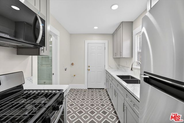 5008 S Wilton Place, Los Angeles, CA 90062