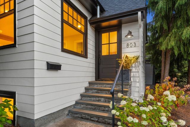 803 W Etruria Street, Seattle, WA 98119