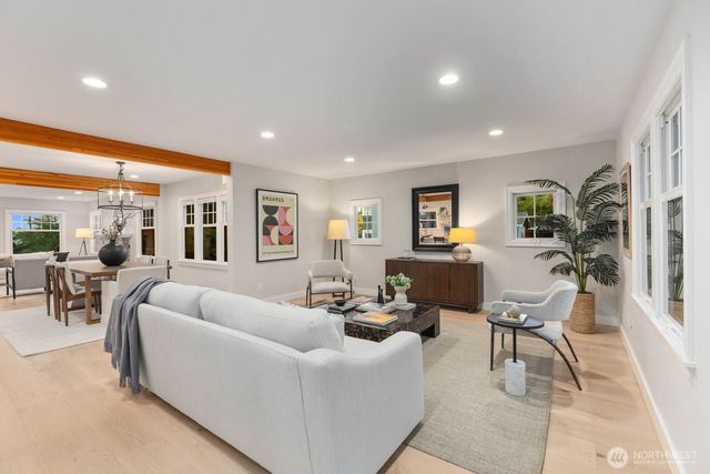 803 W Etruria Street, Seattle, WA 98119