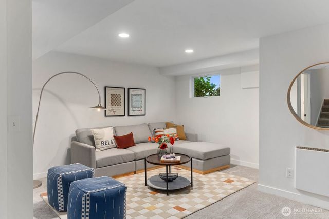 803 W Etruria Street, Seattle, WA 98119
