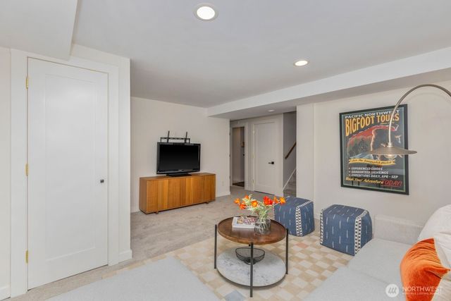 803 W Etruria Street, Seattle, WA 98119