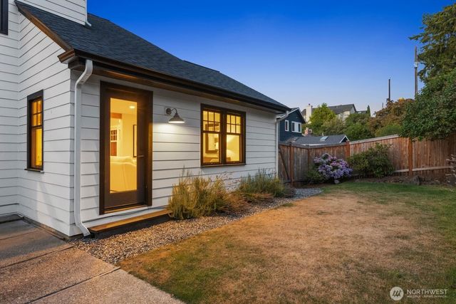 803 W Etruria Street, Seattle, WA 98119