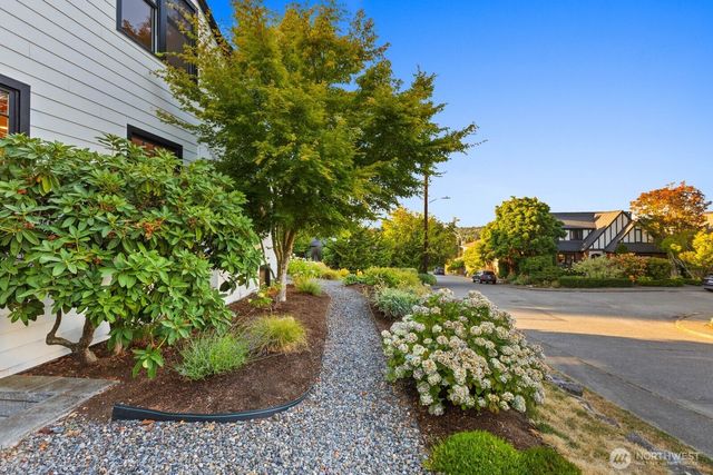 803 W Etruria Street, Seattle, WA 98119