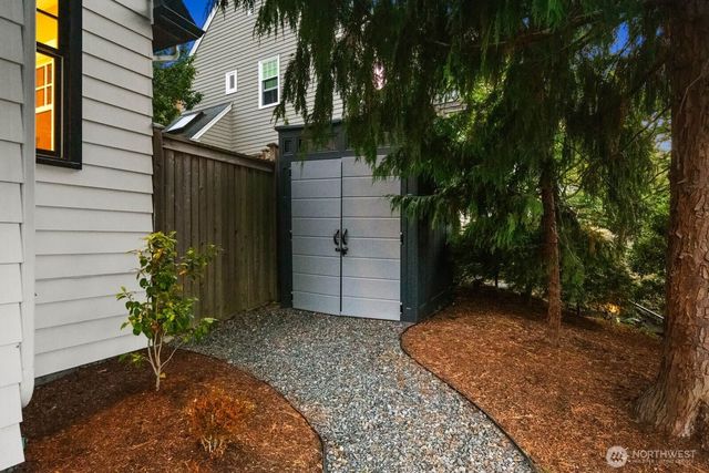 803 W Etruria Street, Seattle, WA 98119