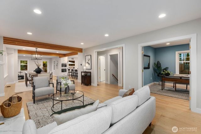 803 W Etruria Street, Seattle, WA 98119