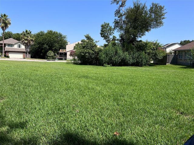 119 Cove Circle, Conroe, TX 77356