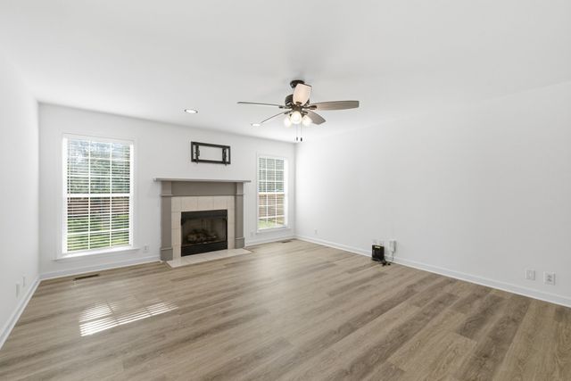 3085 Schoolside St, Murfreesboro, TN 37128