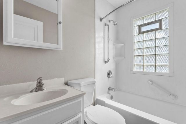 632 7th Avenue S, Hopkins, MN 55343