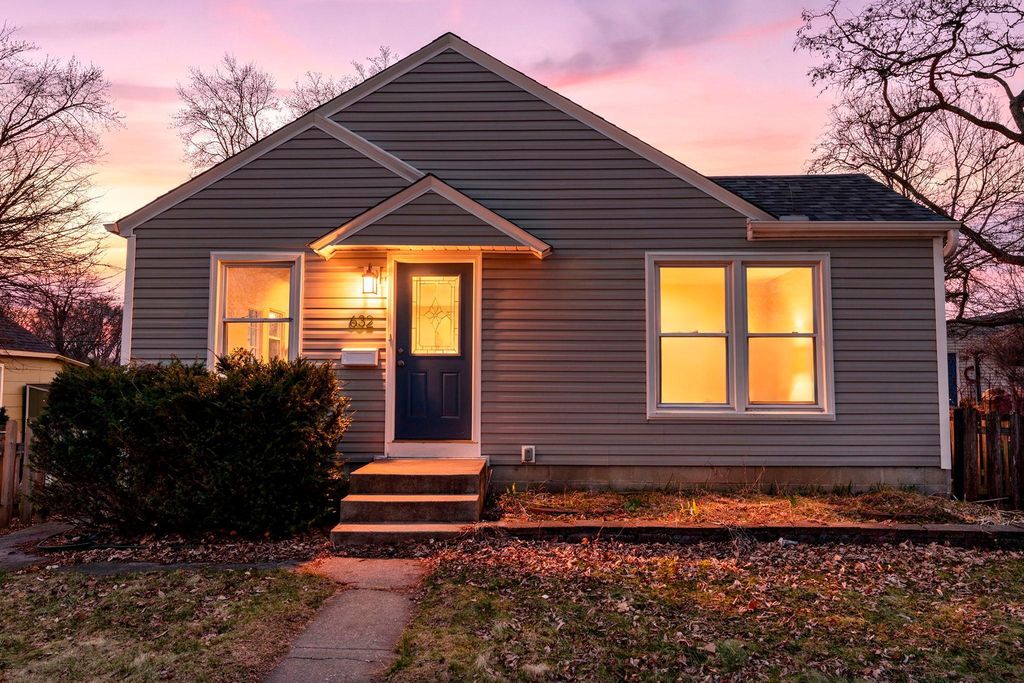 632 7th Avenue S, Hopkins, MN 55343