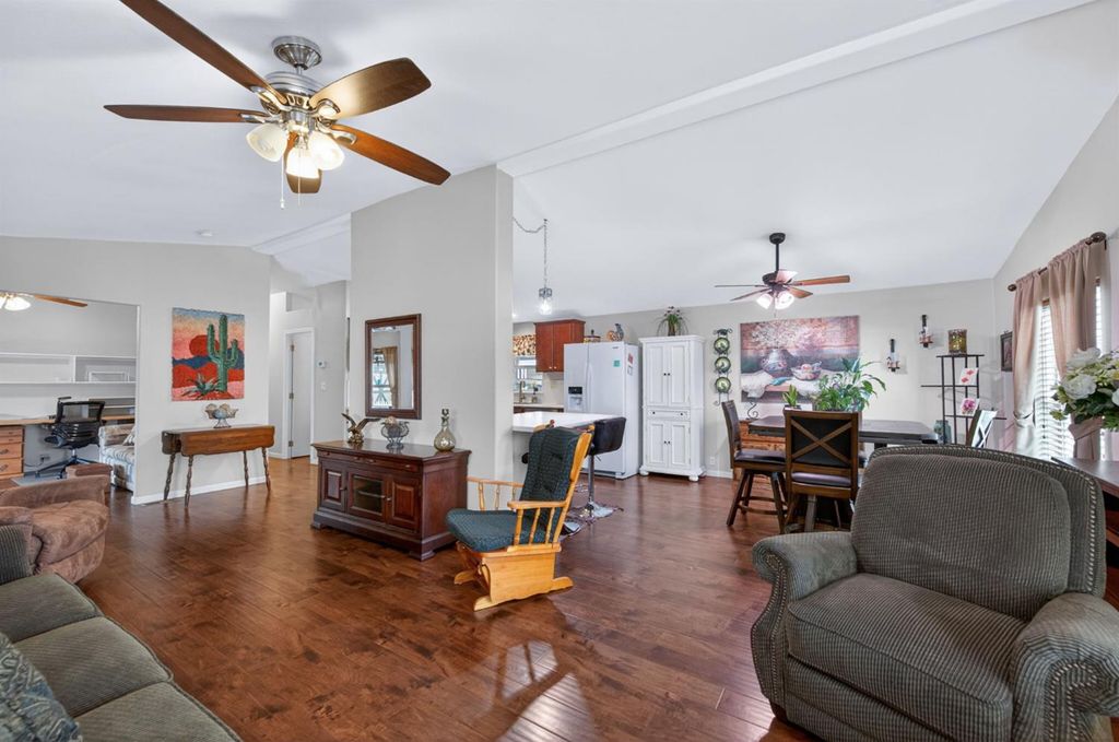 Image 10 of property listing at 1701 Dinuba Avenue # 64, Selma, CA 93662
