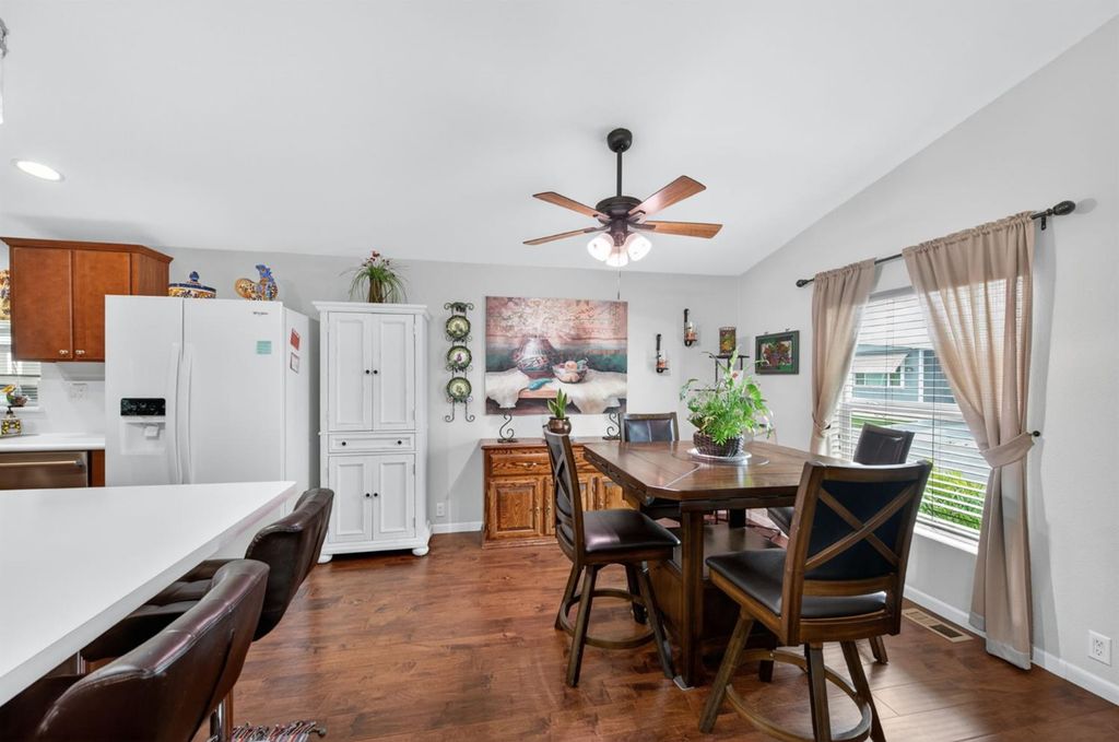 Image 11 of property listing at 1701 Dinuba Avenue # 64, Selma, CA 93662