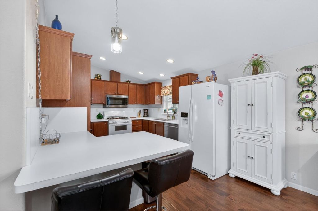 Image 13 of property listing at 1701 Dinuba Avenue # 64, Selma, CA 93662