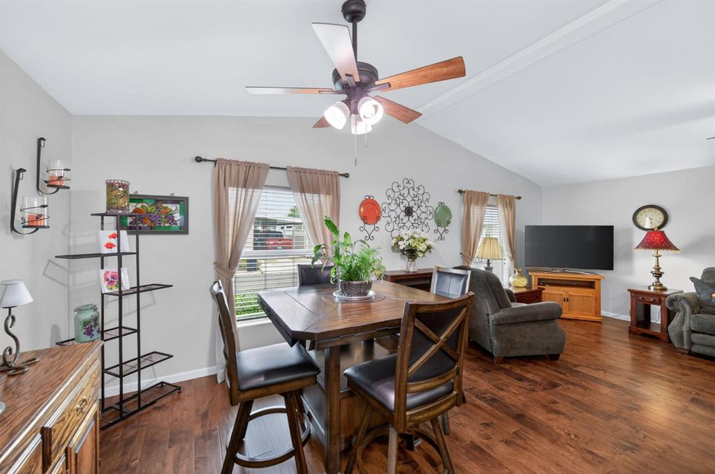 Image 16 of property listing at 1701 Dinuba Avenue # 64, Selma, CA 93662