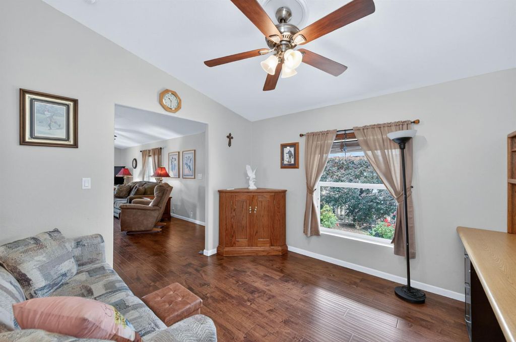 Image 18 of property listing at 1701 Dinuba Avenue # 64, Selma, CA 93662