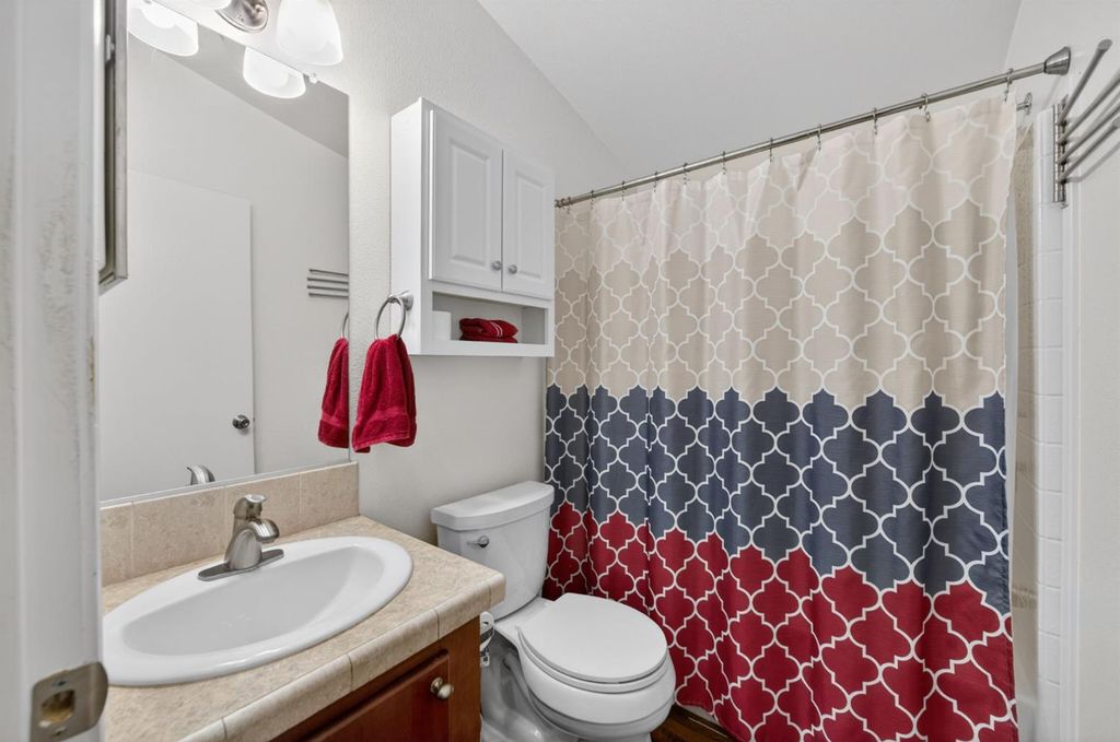 Image 20 of property listing at 1701 Dinuba Avenue # 64, Selma, CA 93662